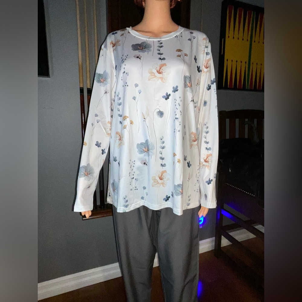 NWOT Long sleeve floral top